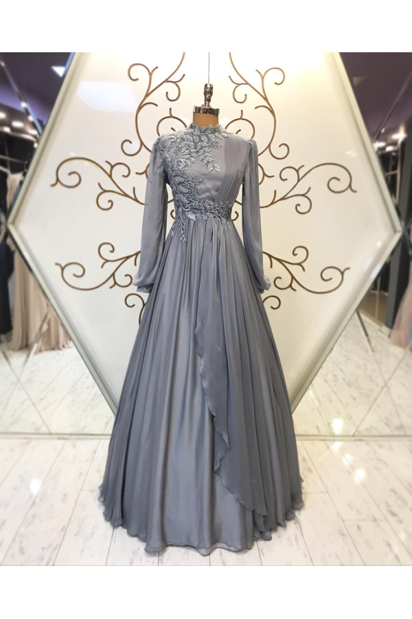 Gamze Ozkul - Abaya
