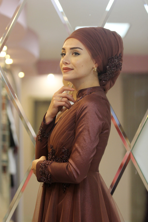 Gamze Ozkul - Abaya