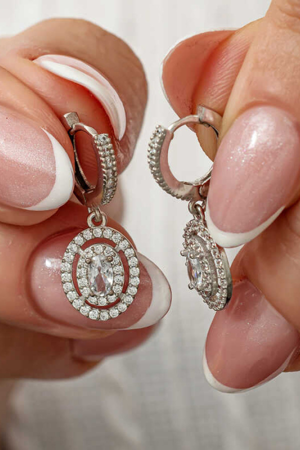 Gümüş Oval Taşlı Sallantılı Küpe