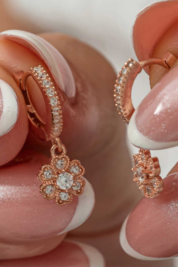 Gümüş Sallantılı Rose Minimal Çiçek Kadın Küpe