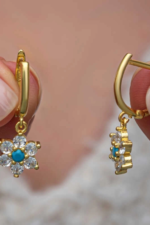 Gümüş Mavi Taşlı Gold Çiçek Kadın Küpe