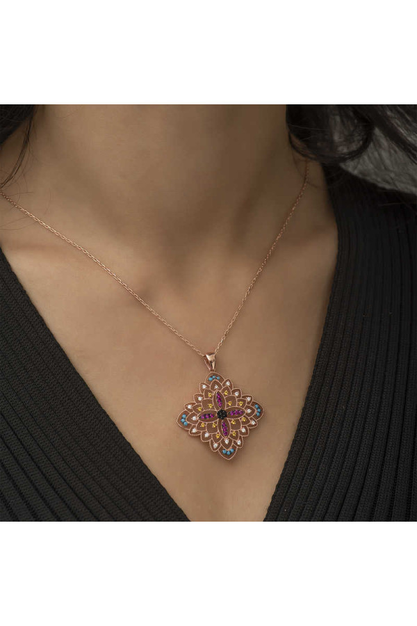 Gümüş Rose Etnik Desenli Madalyon Kolye