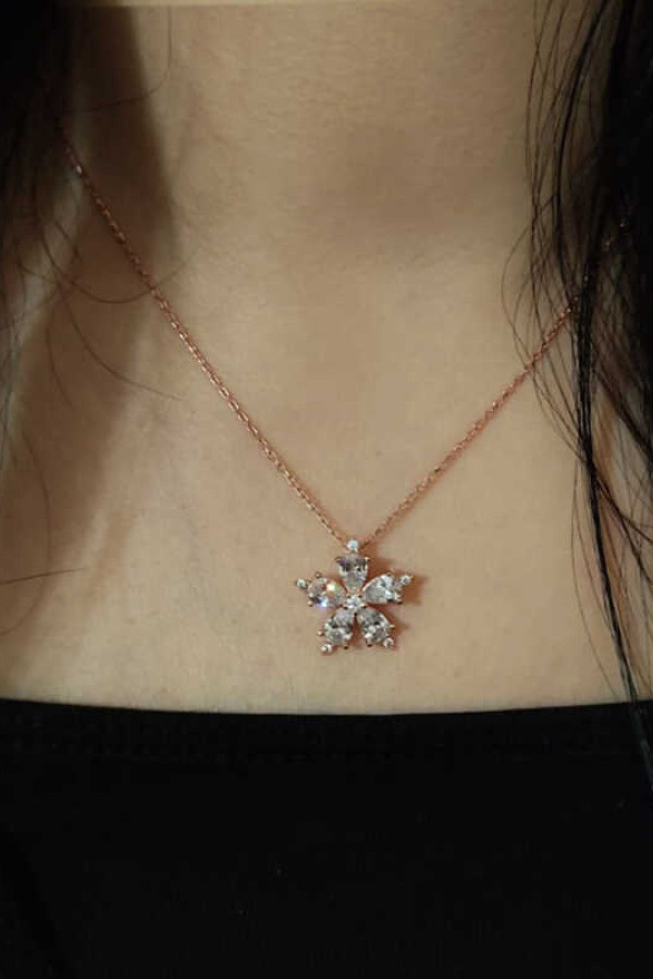 Gümüş Rose Beyaz Kamelya Çiçeği Kolye