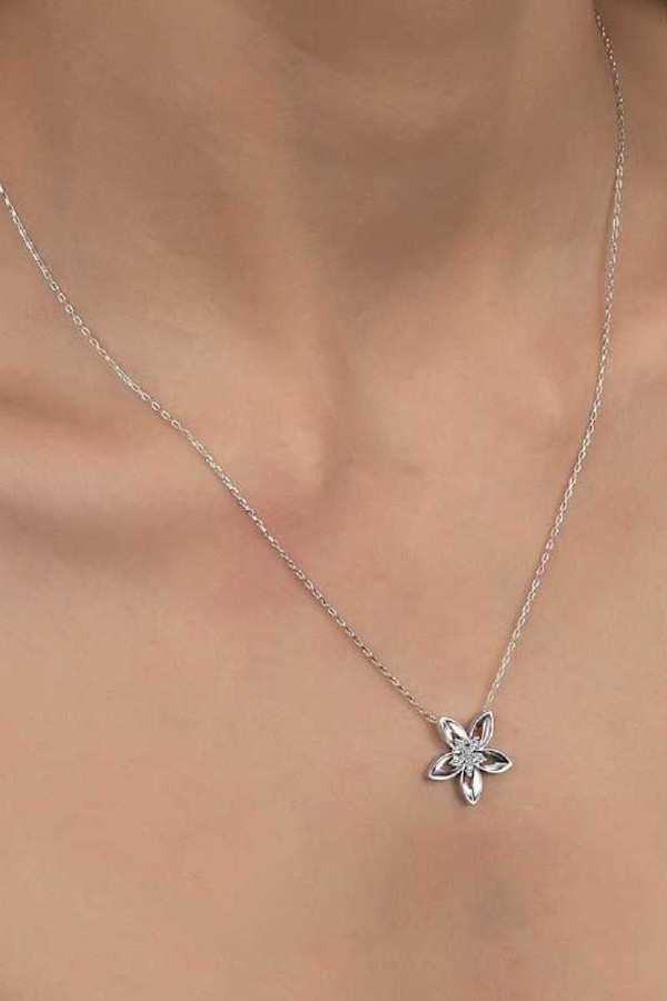 Swarovski Taşlı Gümüş Çiçek Bayan Kolye