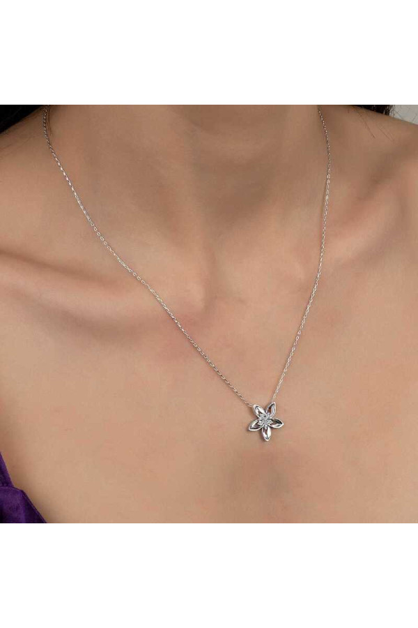 Swarovski Taşlı Gümüş Çiçek Bayan Kolye