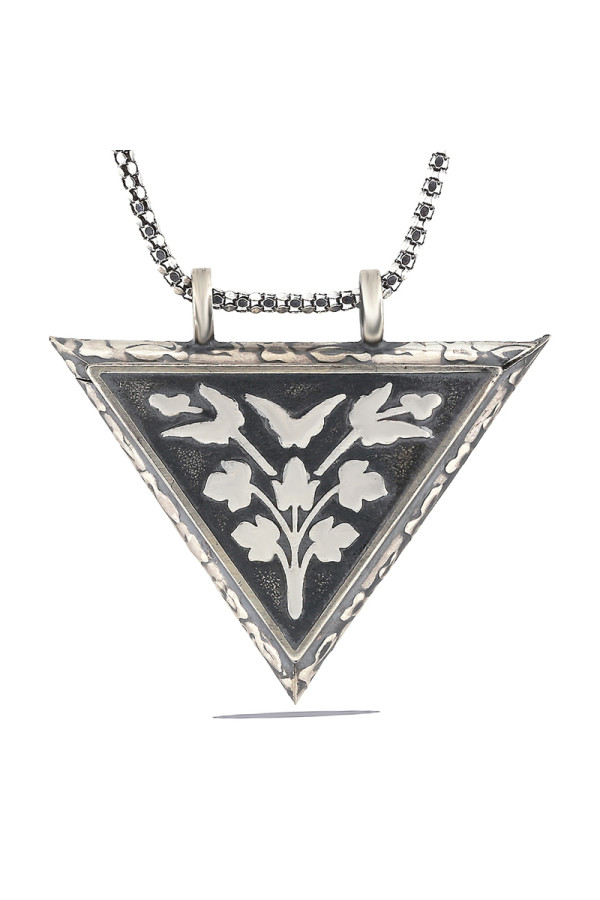 Gümüş Üçgen İçi Açılabilen Çiçek Muskalık Kolye
