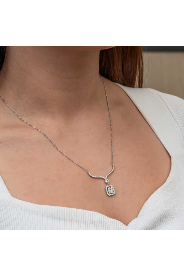 Gümüş Baget Taşlı Gerdanlık Model Kadın Kolye