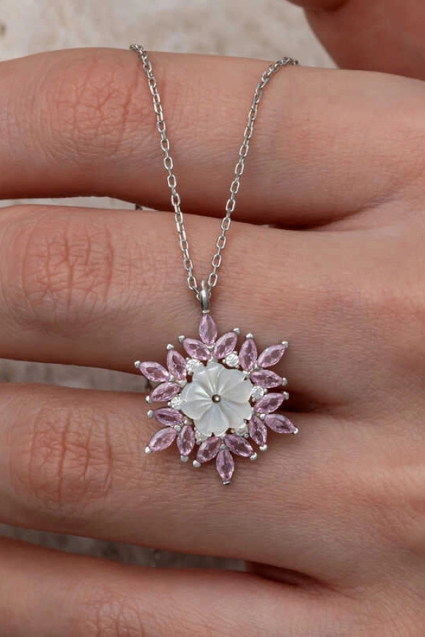 Gümüş Pembe Lotus Desenli Çiçek Kadın Kolye