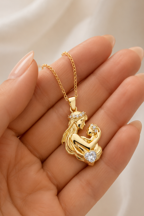 Gümüş Anne Bebek Figürlü Kalp Taşlı Gold Kolye