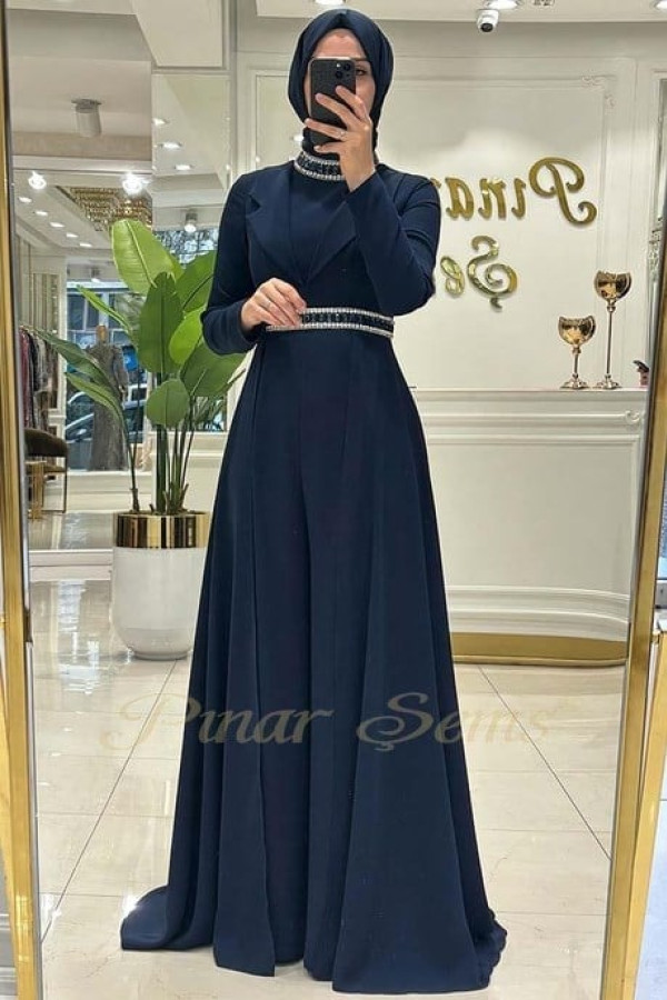 Melinda Tulum-Lacivert