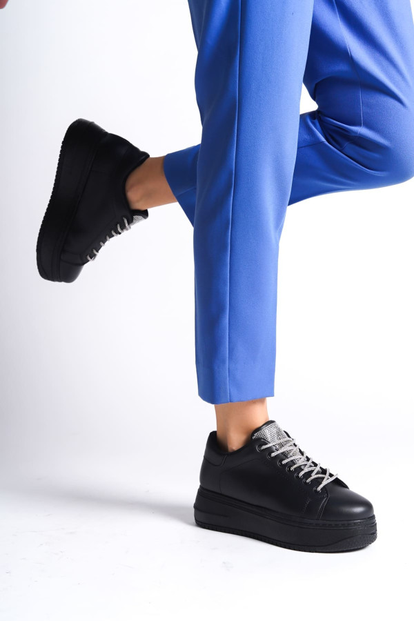 DELLA Bağcıklı Ortopedik Taban Taşlı Kadın Sneaker Spor Ayakkabı - Siyah DELLA Bağcıklı Ortopedik Taban Taşlı Kadın Sneaker Spor Ayakkabı - Siyah